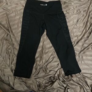 Old Navy Black Woman Capri leggings